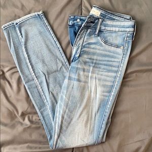ABERCROMBIE LIGHTWASH THIN JEANS